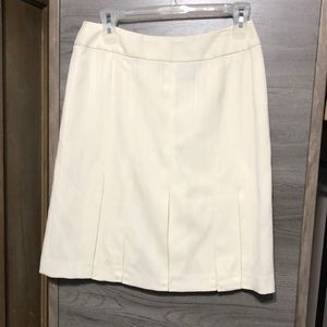 Joneswear Petite Size 4P Stretch Cream Skirt